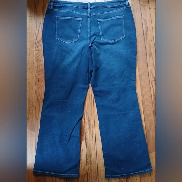Sonoma - Women's Mid Rise Bootcut Dark Wash Denim Plus Size Jeans. Size 20W. NWT - Picture 9 of 9